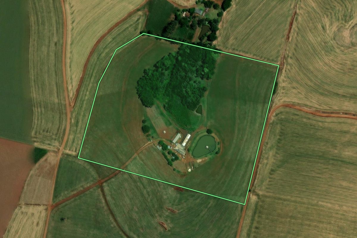 Imagem de satélite do imóvel rural em Almirante Tamandaré do Sul (RS), com o contorno declarado no CAR desenhado por cima.