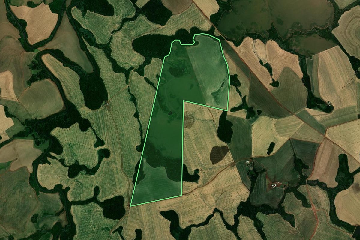 Imagem de satélite do imóvel rural em Almirante Tamandaré do Sul (RS), com o contorno declarado no CAR desenhado por cima.