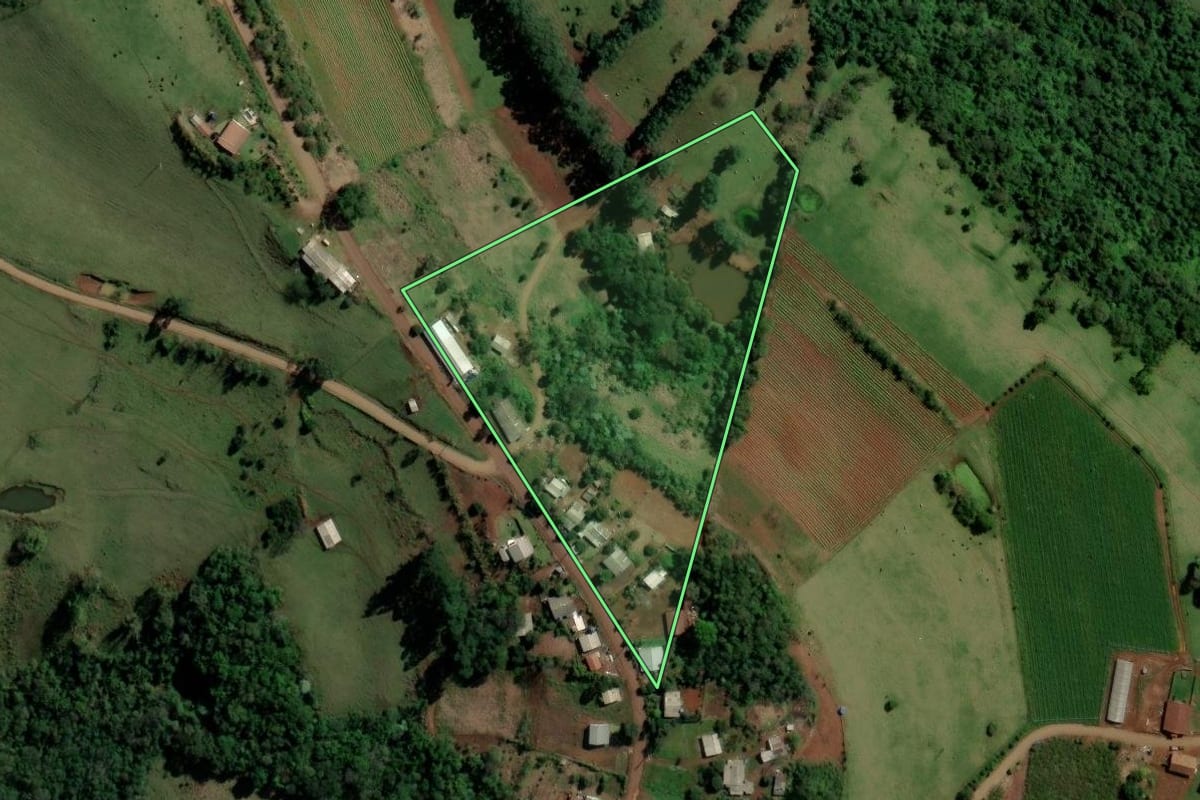 Imagem de satélite do imóvel rural em Alpestre (RS), com o contorno declarado no CAR desenhado por cima.