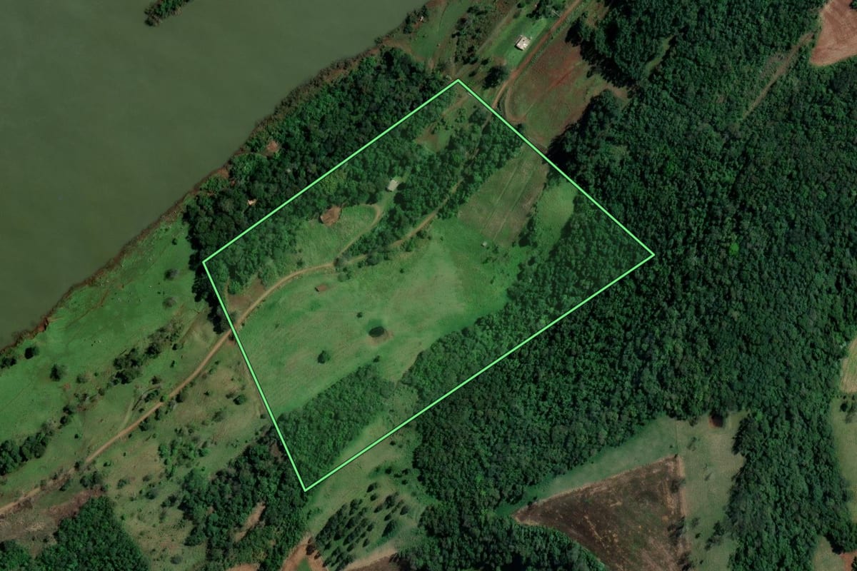 Imagem de satélite do imóvel rural em Alpestre (RS), com o contorno declarado no CAR desenhado por cima.