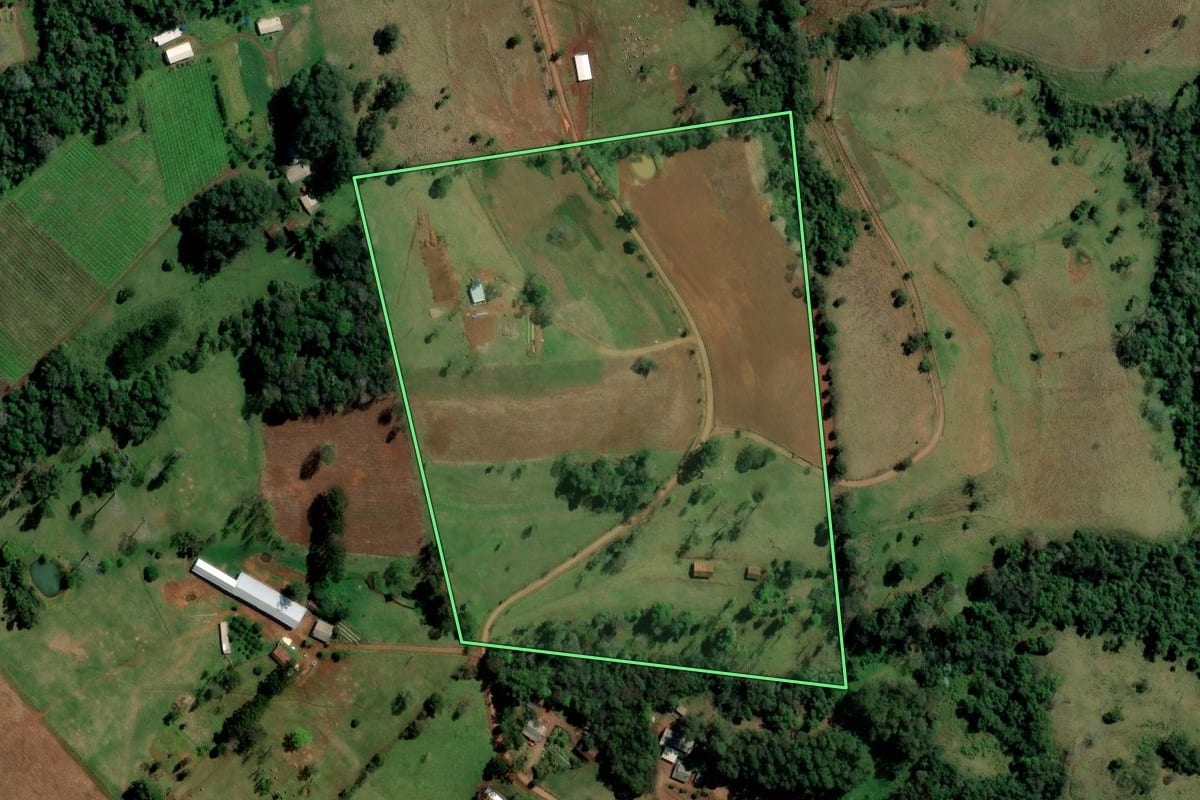 Imagem de satélite do imóvel rural em Alpestre (RS), com o contorno declarado no CAR desenhado por cima.