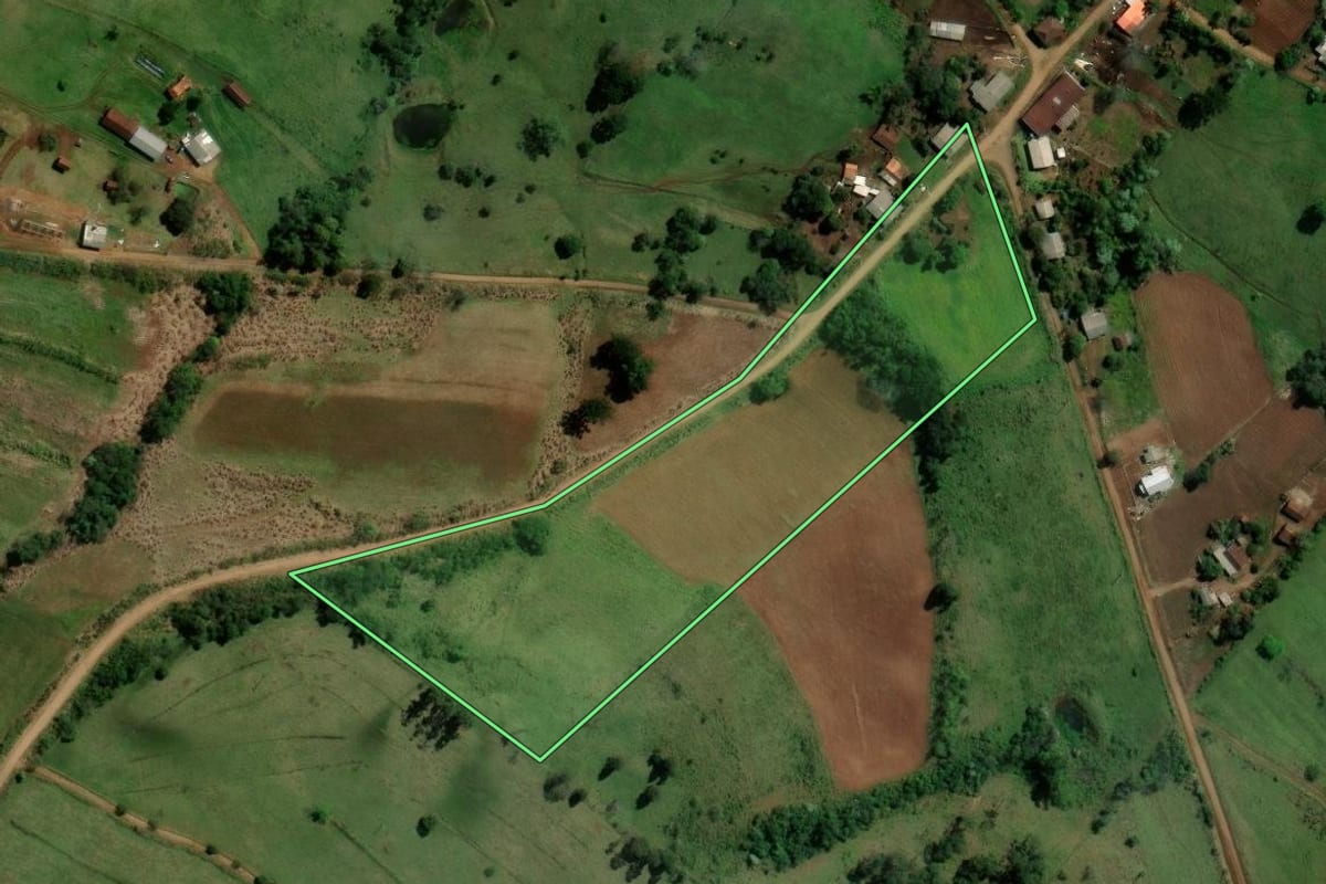 Imagem de satélite do imóvel rural em Alpestre (RS), com o contorno declarado no CAR desenhado por cima.