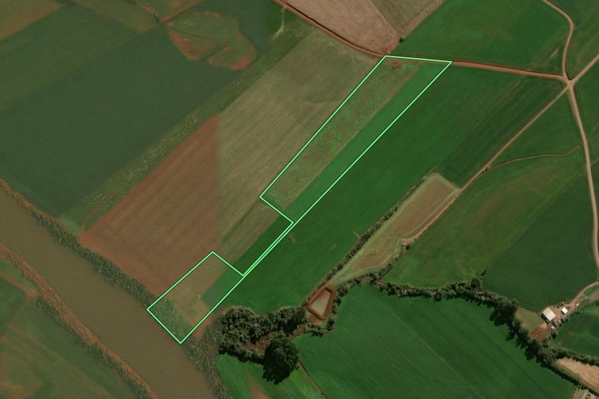 Imagem de satélite do imóvel rural em Alto Alegre (RS), com o contorno declarado no CAR desenhado por cima.