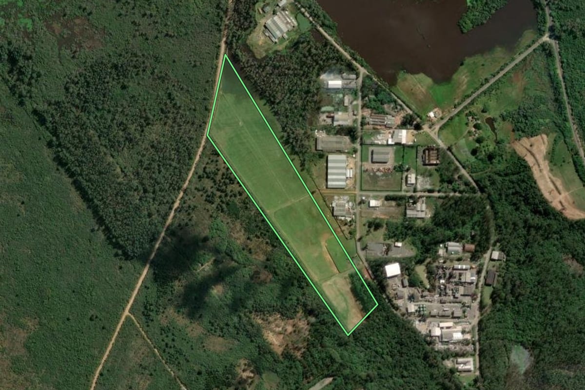 Imagem de satélite do imóvel rural em Alvorada (RS), com o contorno declarado no CAR desenhado por cima.