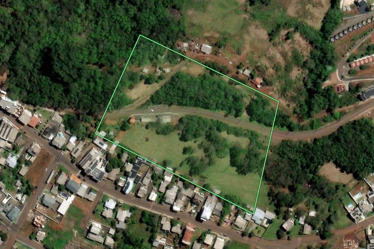 Imagem de satélite do imóvel rural em Ametista do Sul (RS), com o contorno declarado no CAR desenhado por cima.