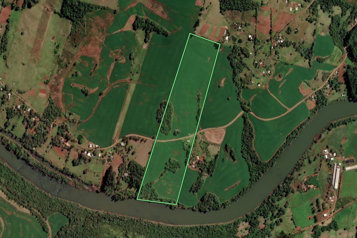 Imagem de satélite do imóvel rural em Ametista do Sul (RS), com o contorno declarado no CAR desenhado por cima.