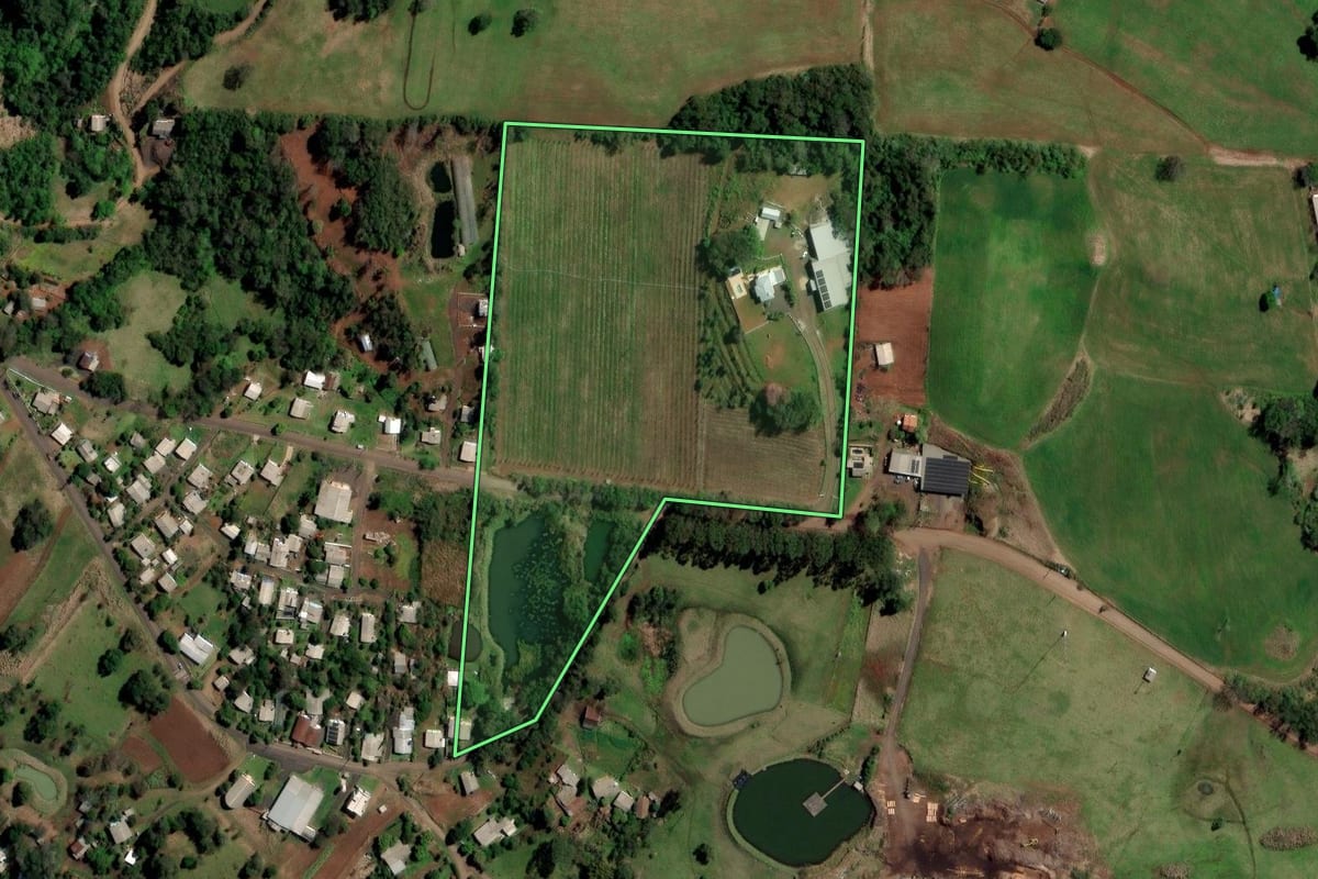 Imagem de satélite do imóvel rural em Ametista do Sul (RS), com o contorno declarado no CAR desenhado por cima.