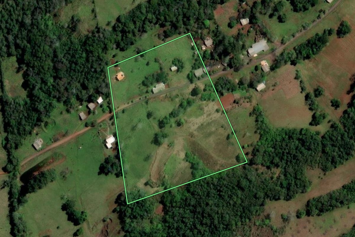 Imagem de satélite do imóvel rural em Ametista do Sul (RS), com o contorno declarado no CAR desenhado por cima.