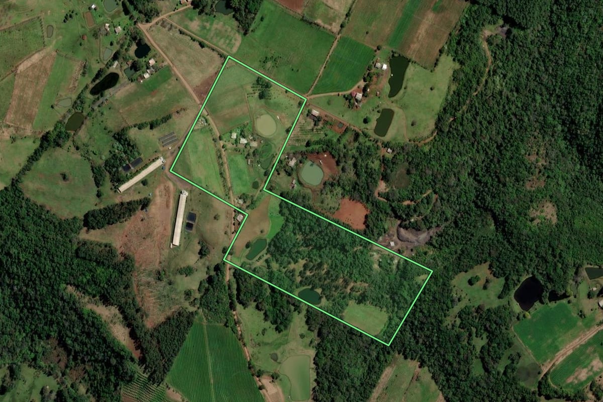 Imagem de satélite do imóvel rural em Ametista do Sul (RS), com o contorno declarado no CAR desenhado por cima.