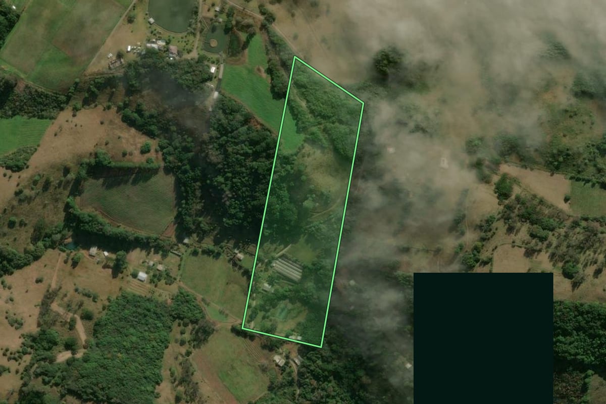 Imagem de satélite do imóvel rural em Antônio Prado (RS), com o contorno declarado no CAR desenhado por cima.