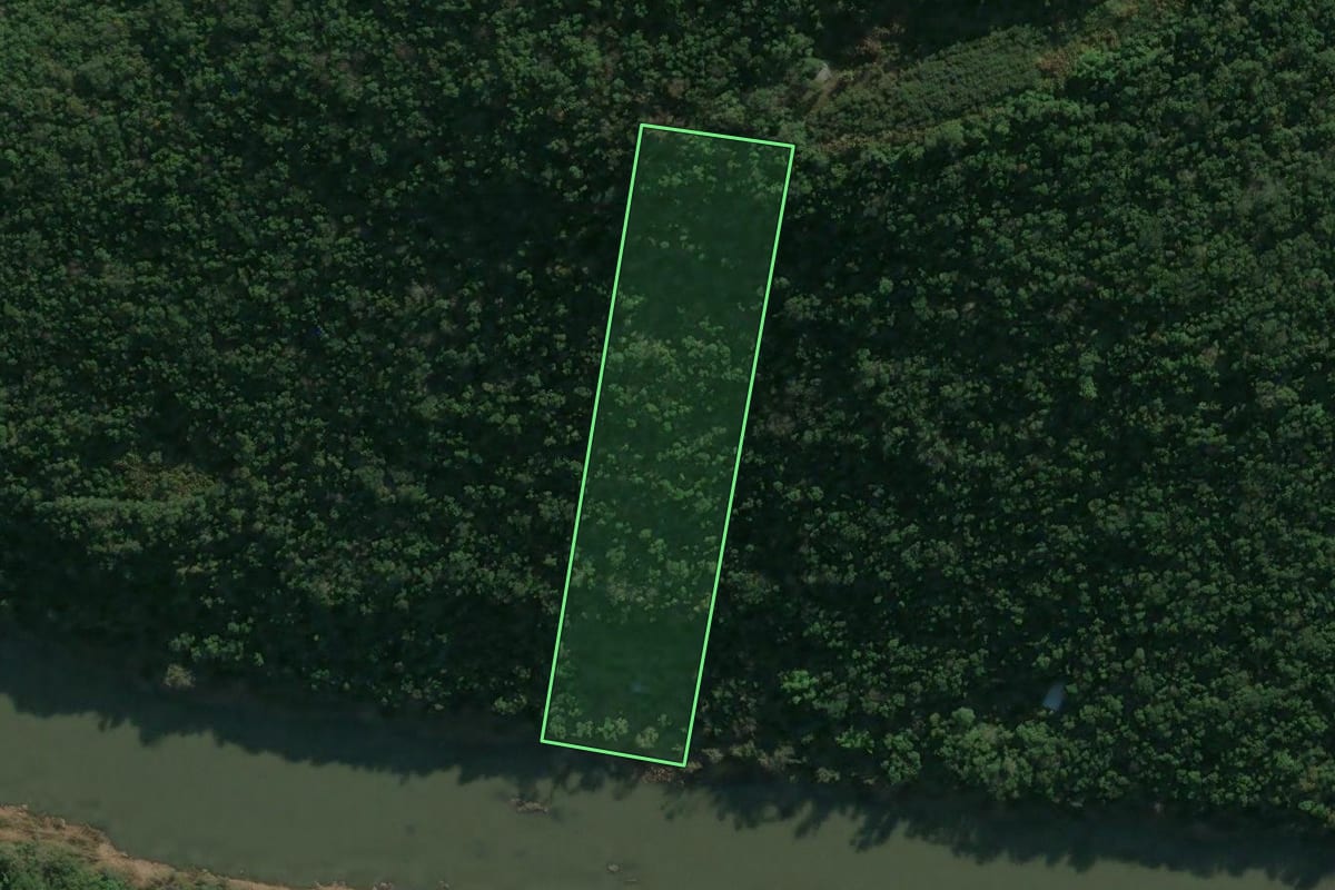 Imagem de satélite do imóvel rural em Antônio Prado (RS), com o contorno declarado no CAR desenhado por cima.