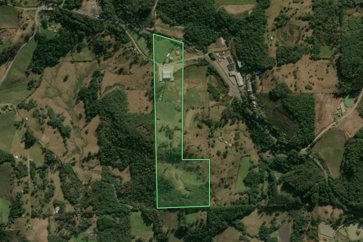 Imagem de satélite do imóvel rural em Antônio Prado (RS), com o contorno declarado no CAR desenhado por cima.