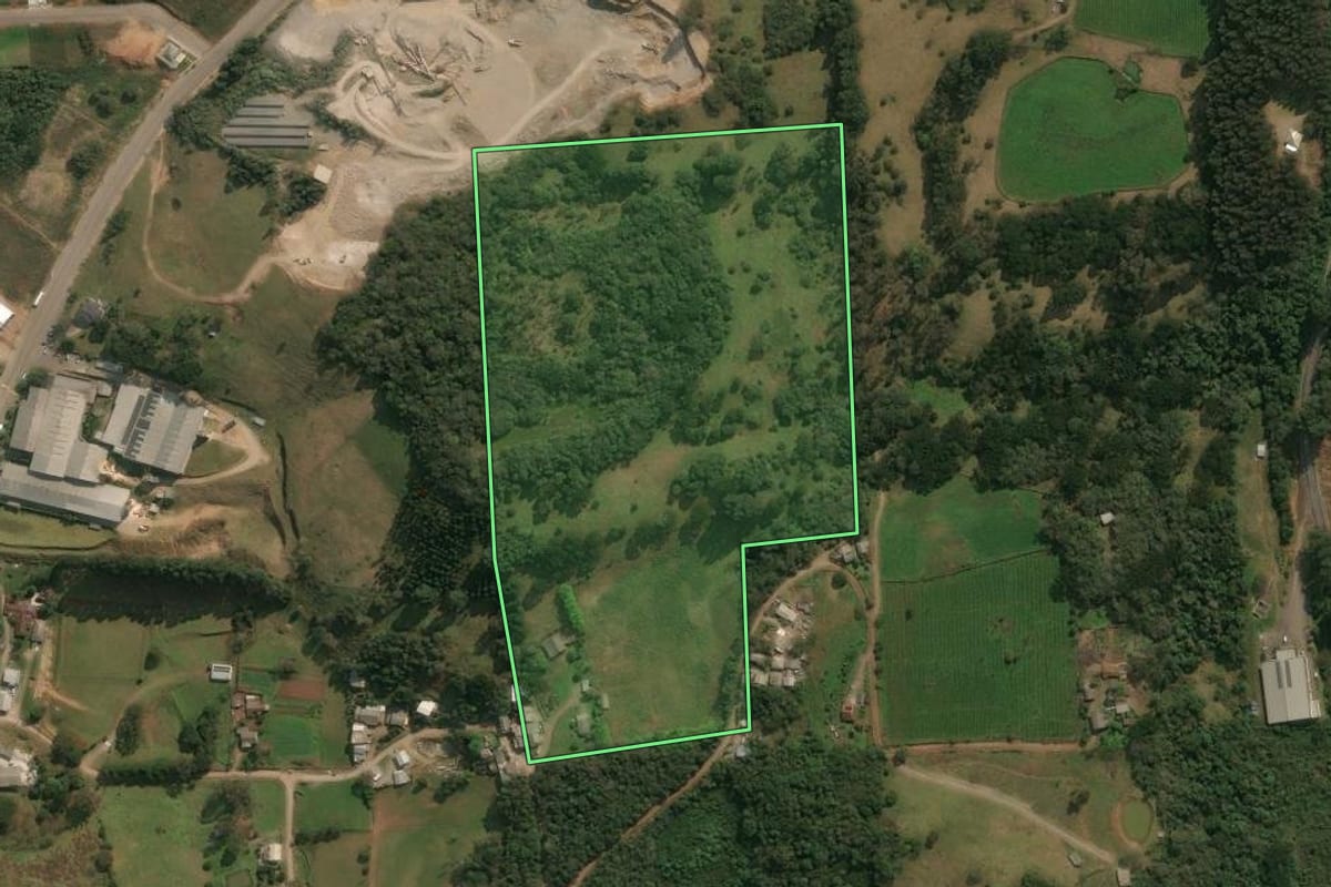 Imagem de satélite do imóvel rural em Antônio Prado (RS), com o contorno declarado no CAR desenhado por cima.