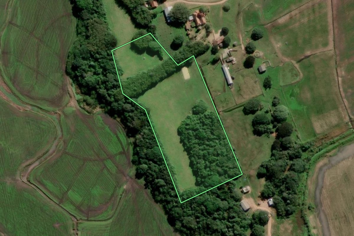 Imagem de satélite do imóvel rural em Arambaré (RS), com o contorno declarado no CAR desenhado por cima.