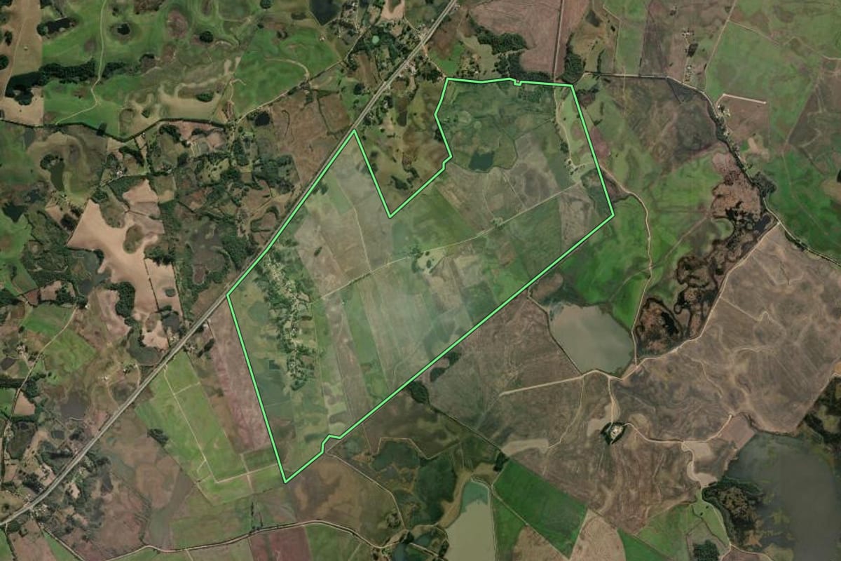 Imagem de satélite do imóvel rural em Arambaré (RS), com o contorno declarado no CAR desenhado por cima.