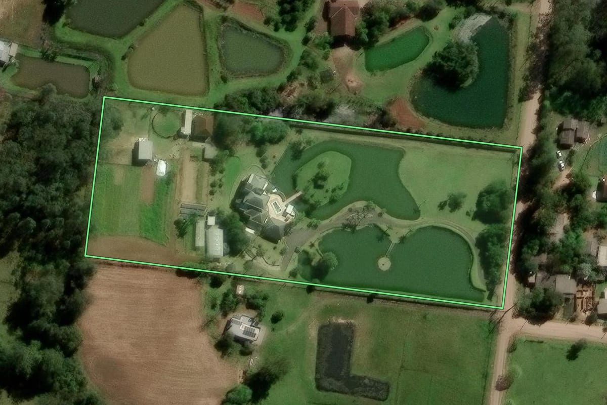 Imagem de satélite do imóvel rural em Araricá (RS), com o contorno declarado no CAR desenhado por cima.