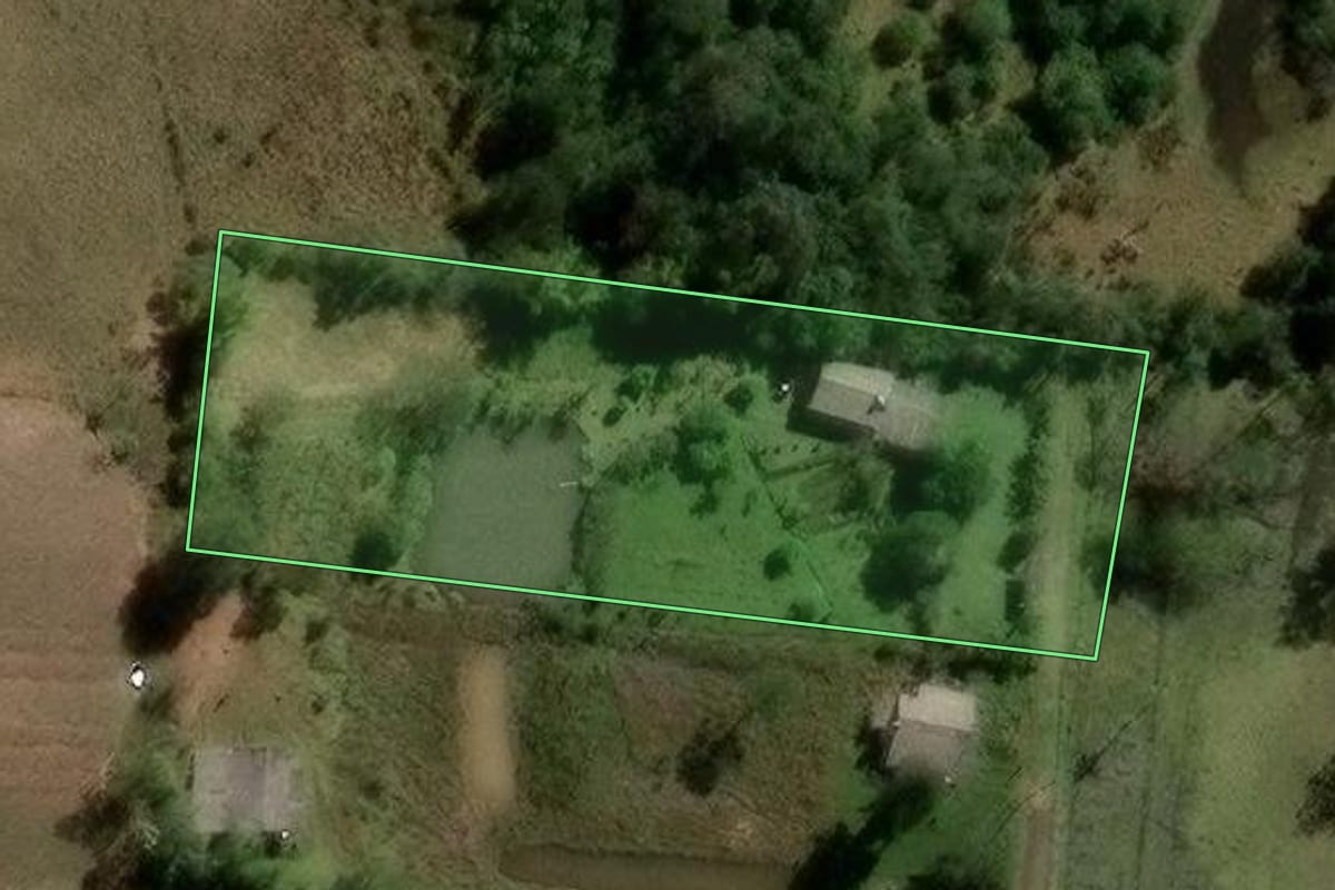 Imagem de satélite do imóvel rural em Araricá (RS), com o contorno declarado no CAR desenhado por cima.
