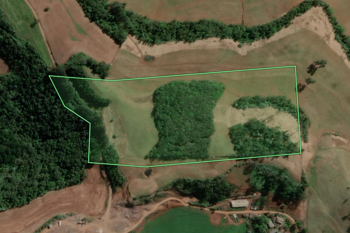 Imagem de satélite do imóvel rural em Aratiba (RS), com o contorno declarado no CAR desenhado por cima.