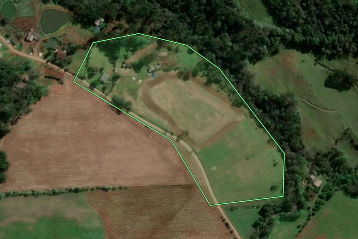 Imagem de satélite do imóvel rural em Aratiba (RS), com o contorno declarado no CAR desenhado por cima.