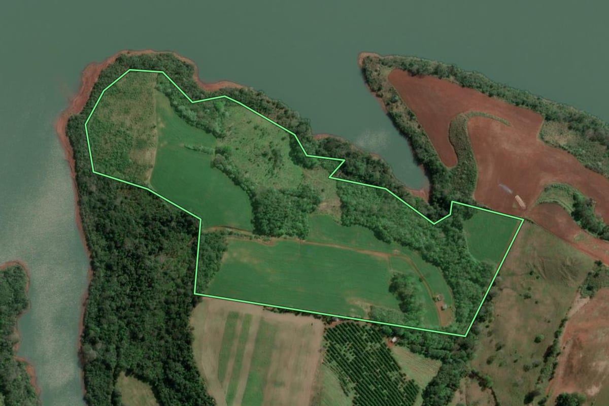Imagem de satélite do imóvel rural em Aratiba (RS), com o contorno declarado no CAR desenhado por cima.