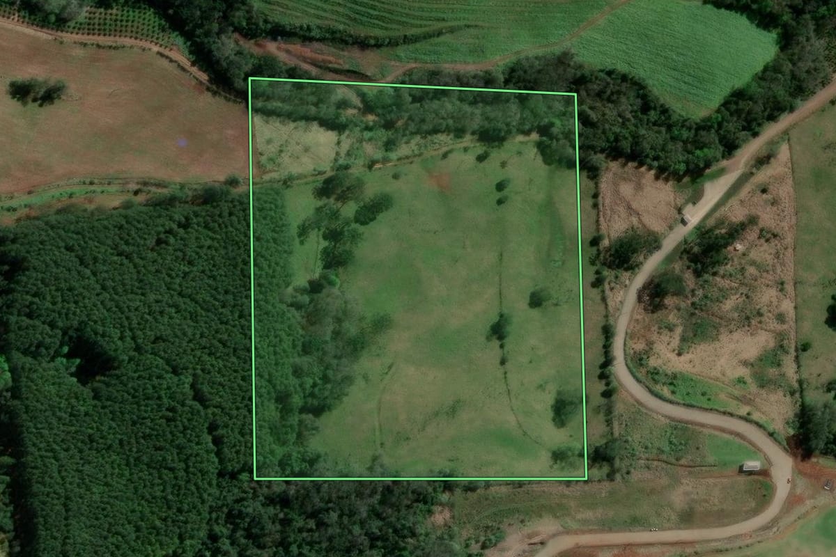 Imagem de satélite do imóvel rural em Aratiba (RS), com o contorno declarado no CAR desenhado por cima.