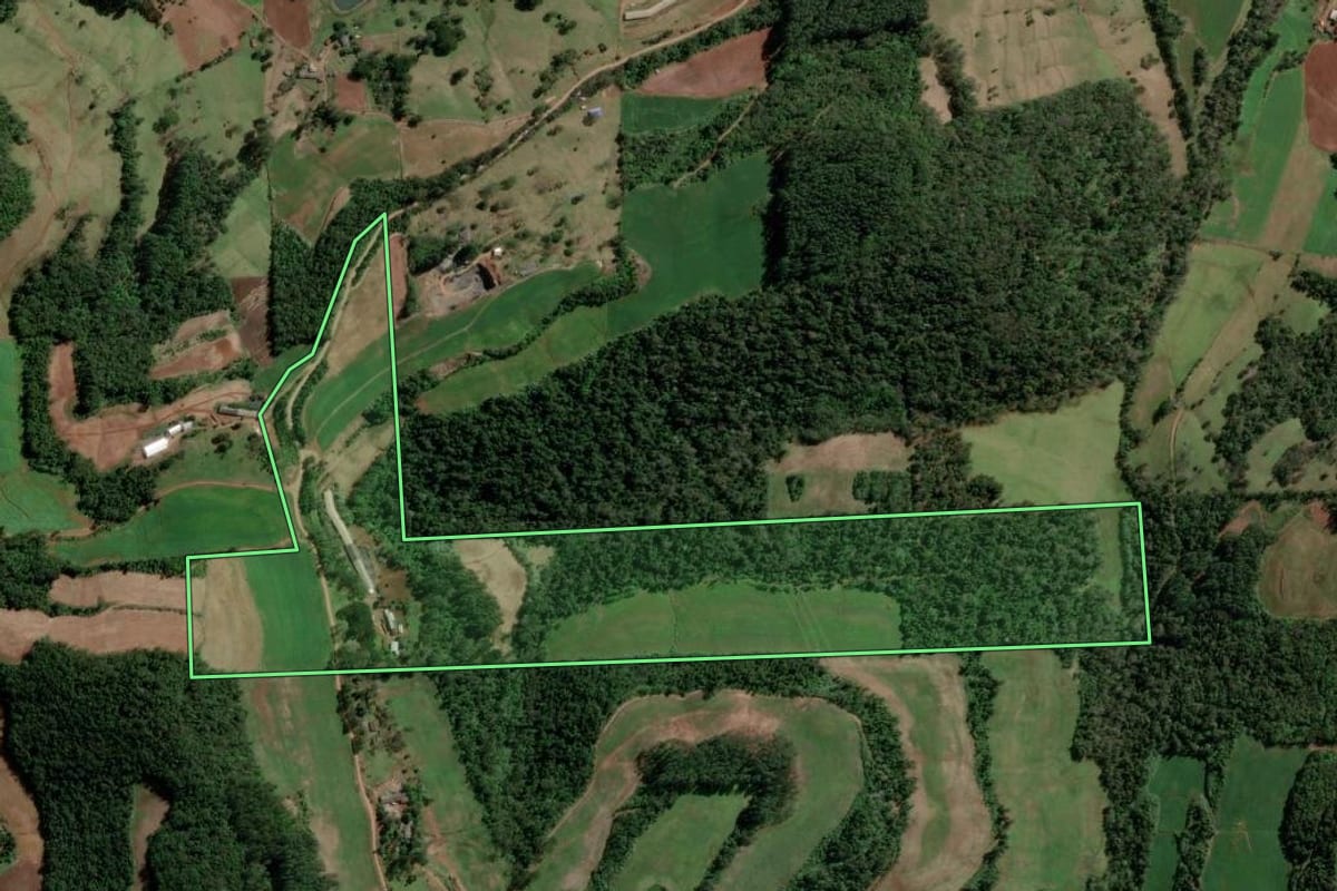 Imagem de satélite do imóvel rural em Aratiba (RS), com o contorno declarado no CAR desenhado por cima.