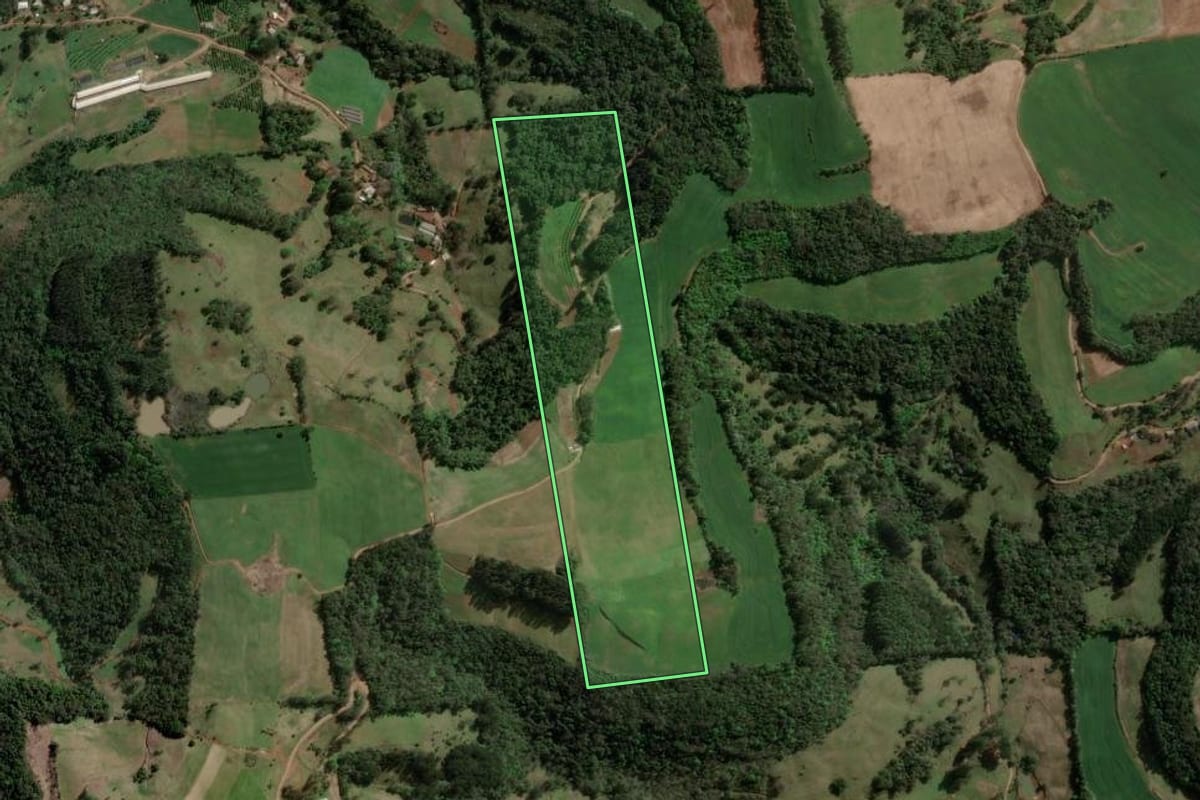 Imagem de satélite do imóvel rural em Aratiba (RS), com o contorno declarado no CAR desenhado por cima.