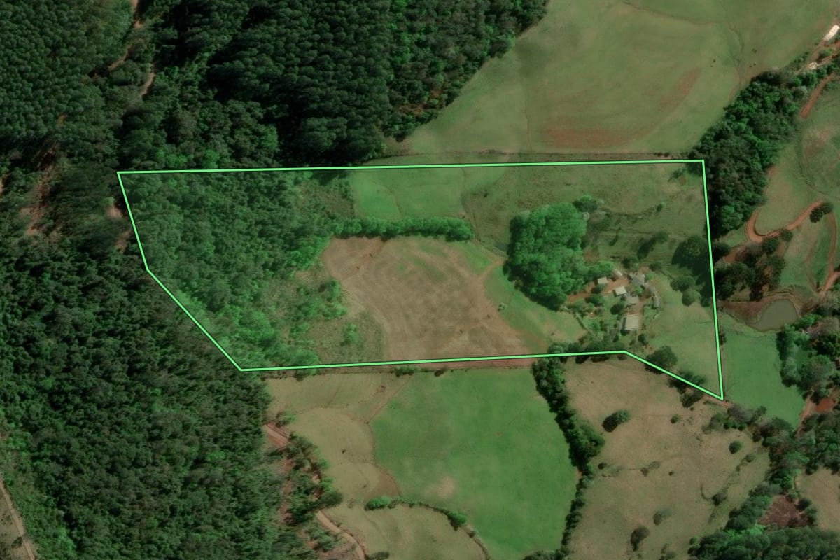 Imagem de satélite do imóvel rural em Aratiba (RS), com o contorno declarado no CAR desenhado por cima.