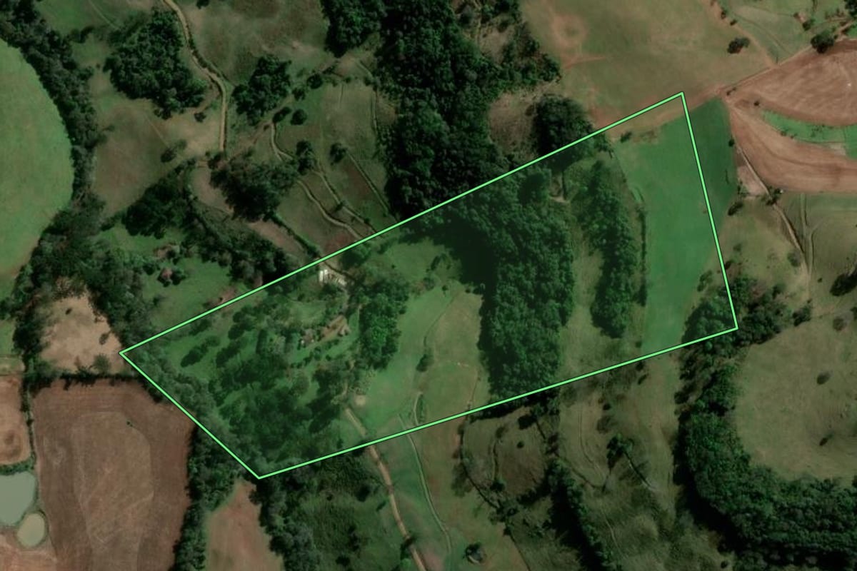 Imagem de satélite do imóvel rural em Aratiba (RS), com o contorno declarado no CAR desenhado por cima.