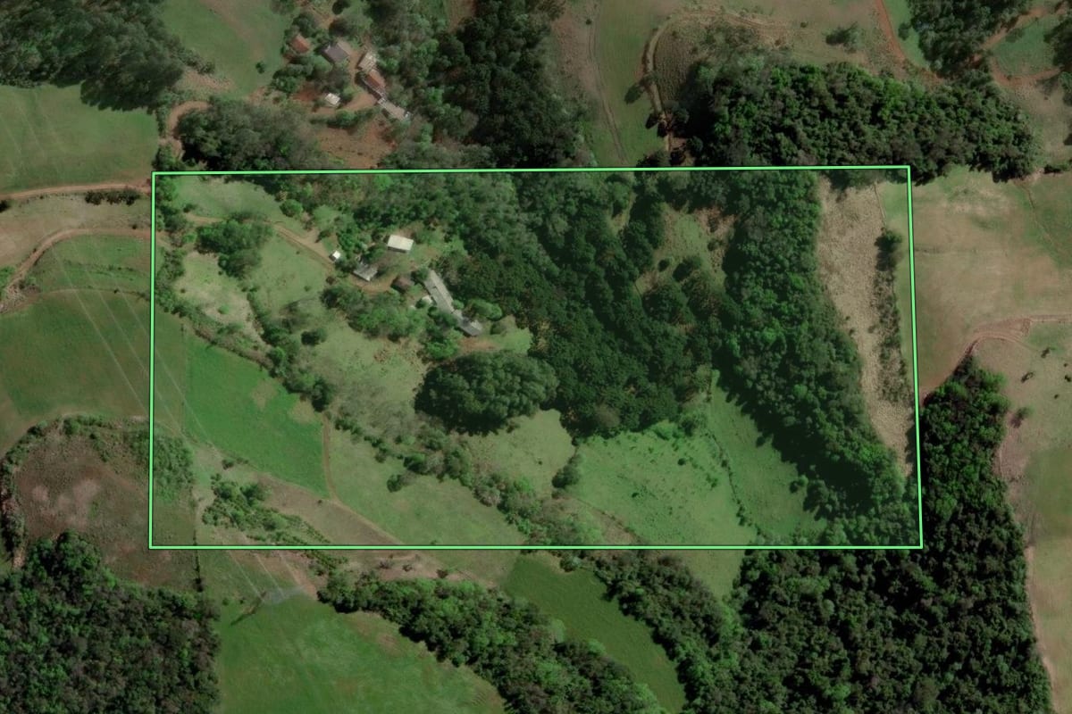 Imagem de satélite do imóvel rural em Aratiba (RS), com o contorno declarado no CAR desenhado por cima.