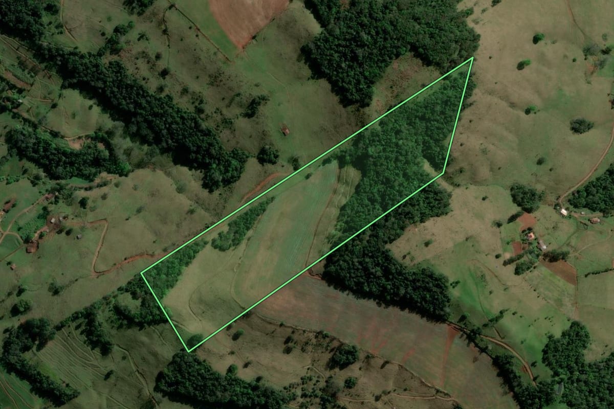 Imagem de satélite do imóvel rural em Aratiba (RS), com o contorno declarado no CAR desenhado por cima.