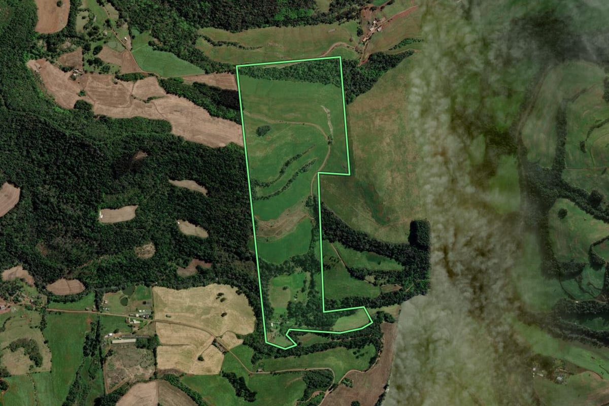 Imagem de satélite do imóvel rural em Aratiba (RS), com o contorno declarado no CAR desenhado por cima.