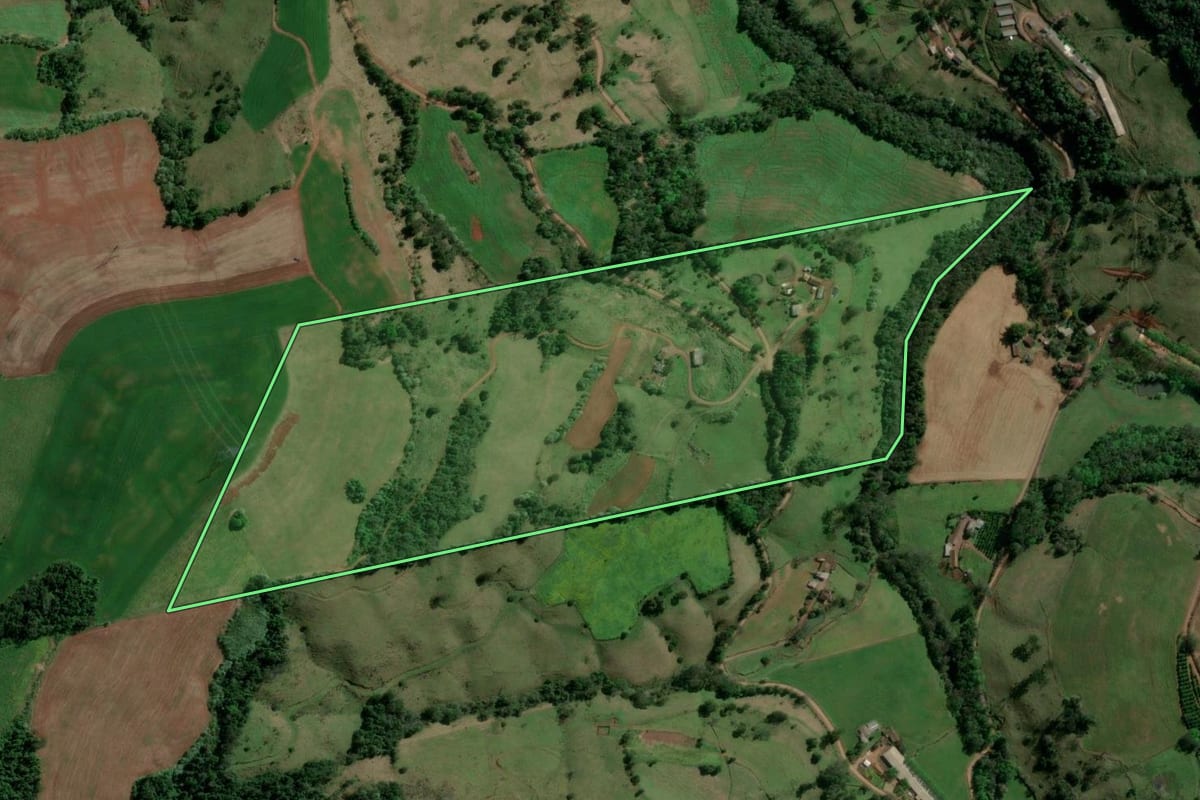 Imagem de satélite do imóvel rural em Aratiba (RS), com o contorno declarado no CAR desenhado por cima.