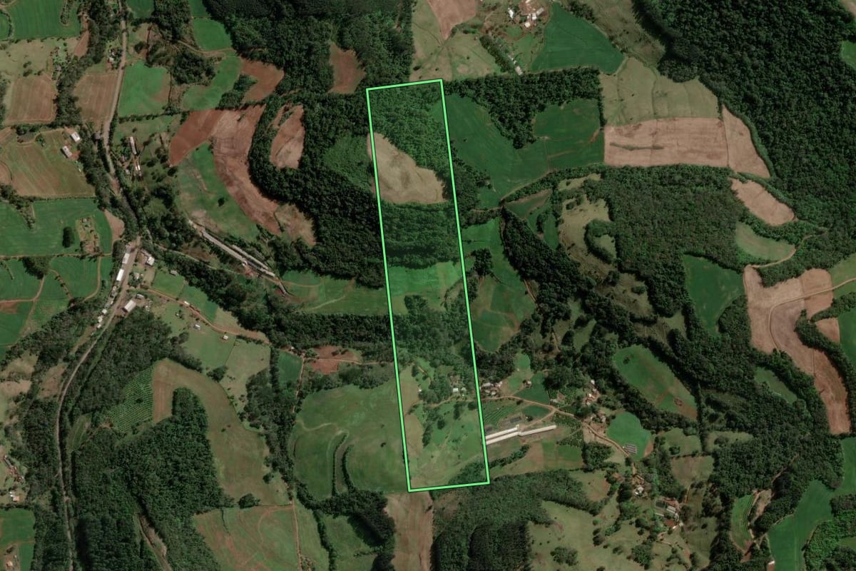 Imagem de satélite do imóvel rural em Aratiba (RS), com o contorno declarado no CAR desenhado por cima.