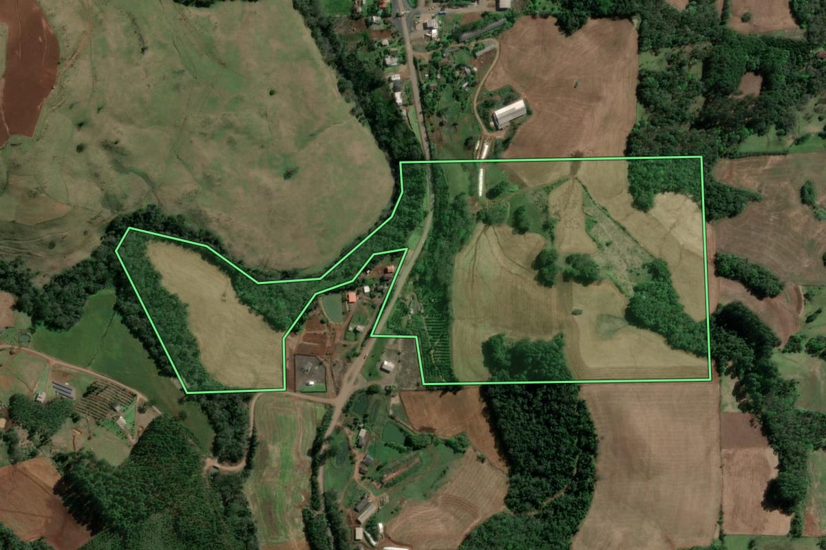 Imagem de satélite do imóvel rural em Aratiba (RS), com o contorno declarado no CAR desenhado por cima.
