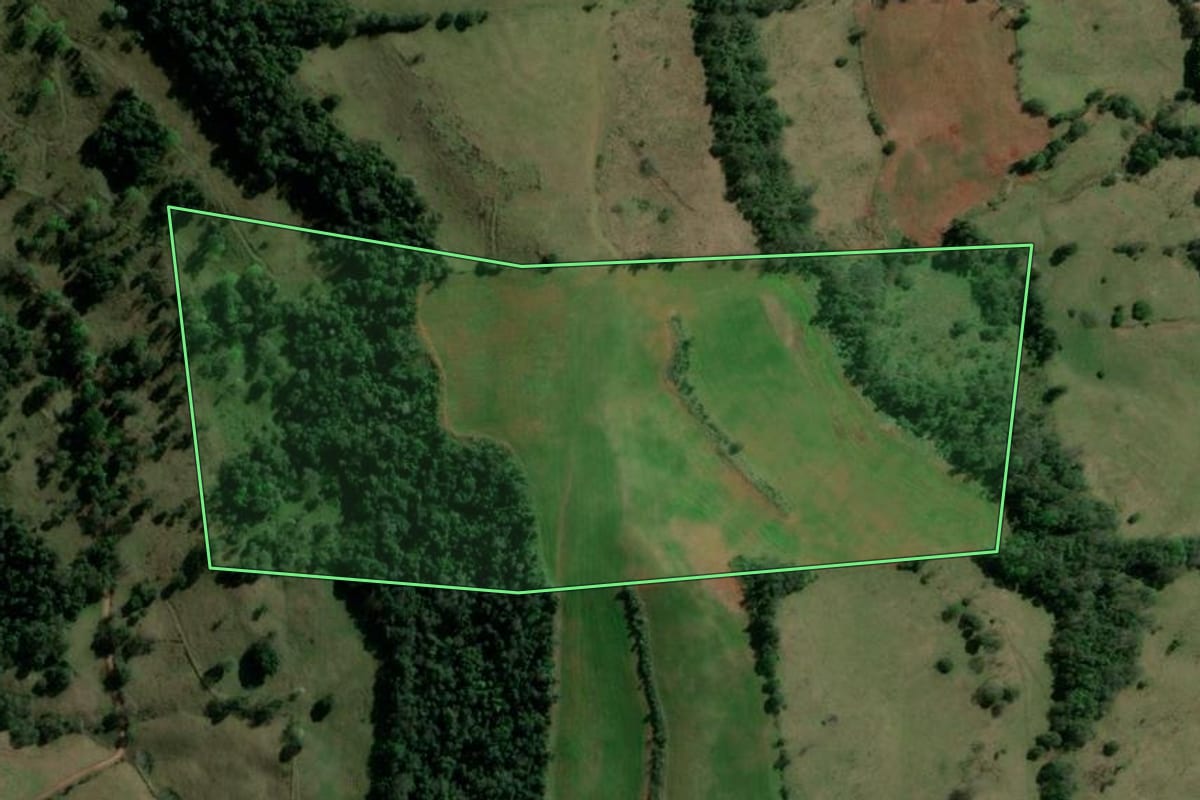 Imagem de satélite do imóvel rural em Aratiba (RS), com o contorno declarado no CAR desenhado por cima.