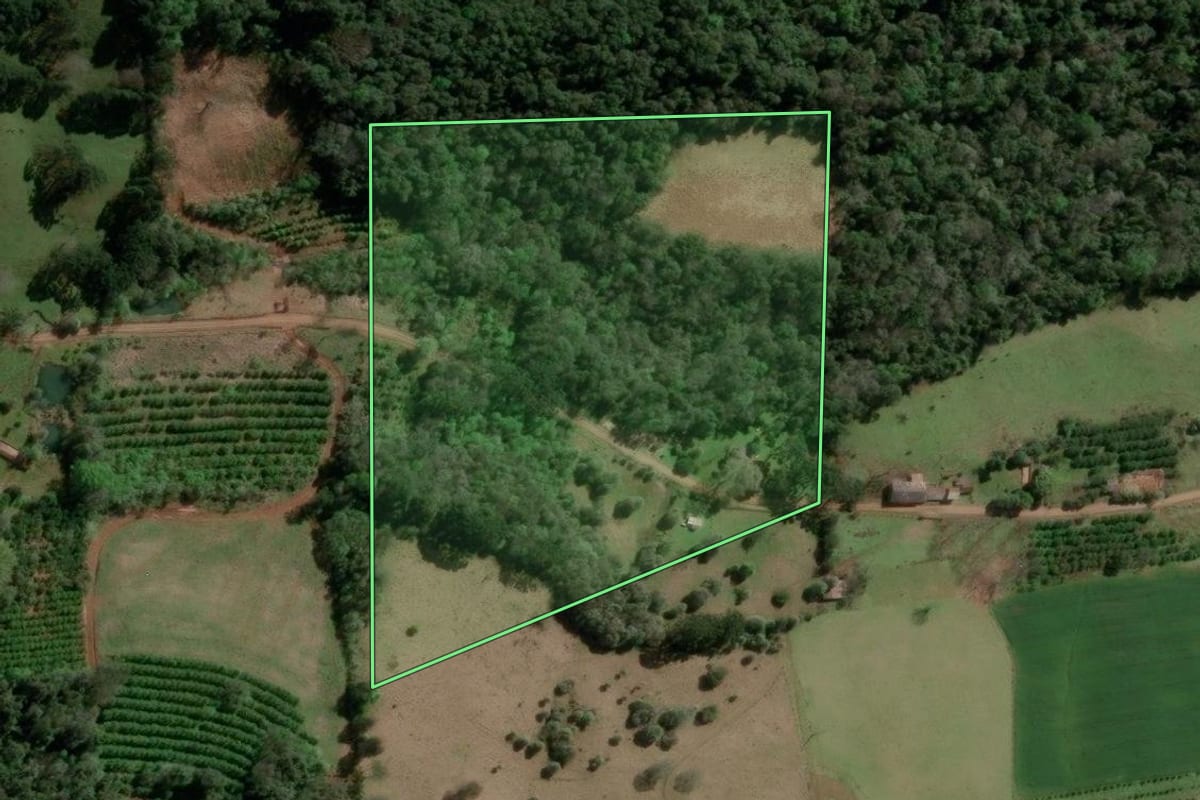 Imagem de satélite do imóvel rural em Aratiba (RS), com o contorno declarado no CAR desenhado por cima.