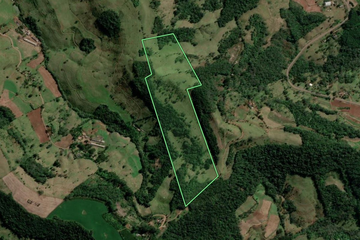 Imagem de satélite do imóvel rural em Aratiba (RS), com o contorno declarado no CAR desenhado por cima.