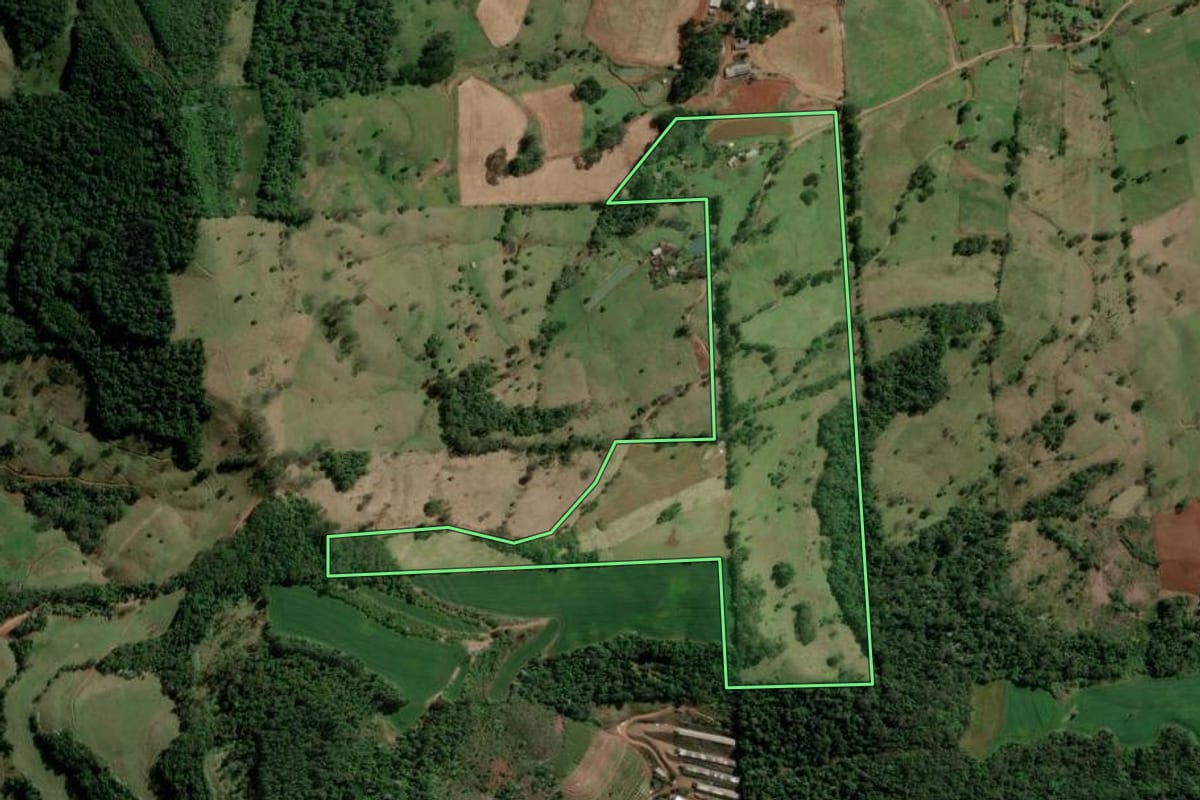 Imagem de satélite do imóvel rural em Aratiba (RS), com o contorno declarado no CAR desenhado por cima.