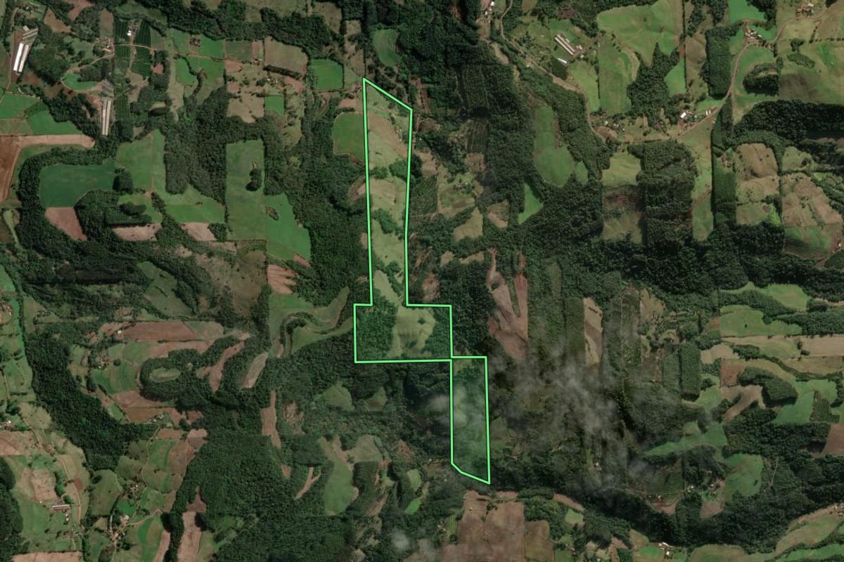 Imagem de satélite do imóvel rural em Aratiba (RS), com o contorno declarado no CAR desenhado por cima.