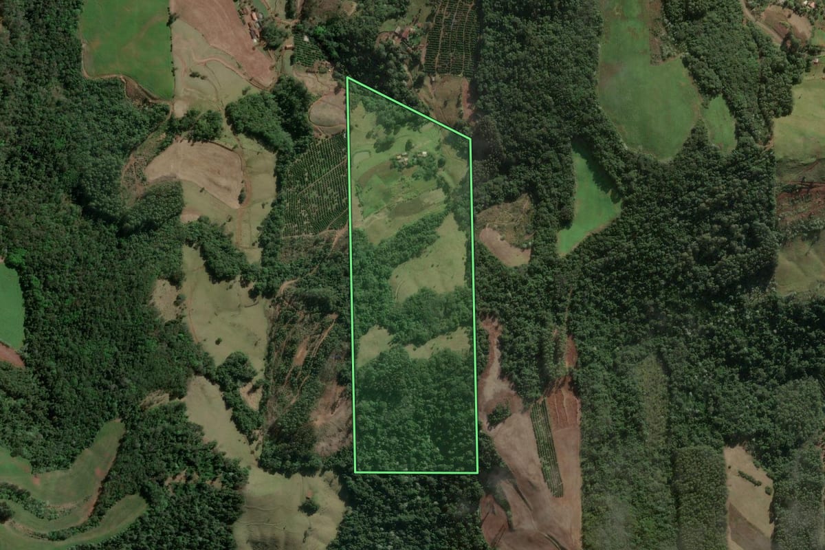 Imagem de satélite do imóvel rural em Aratiba (RS), com o contorno declarado no CAR desenhado por cima.