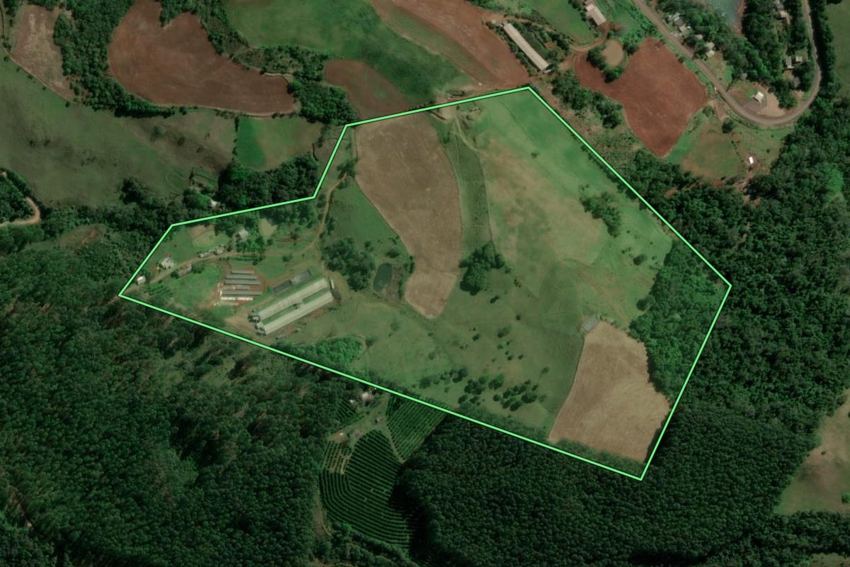 Imagem de satélite do imóvel rural em Aratiba (RS), com o contorno declarado no CAR desenhado por cima.