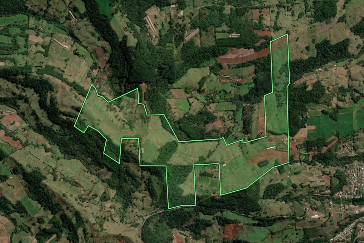 Imagem de satélite do imóvel rural em Aratiba (RS), com o contorno declarado no CAR desenhado por cima.