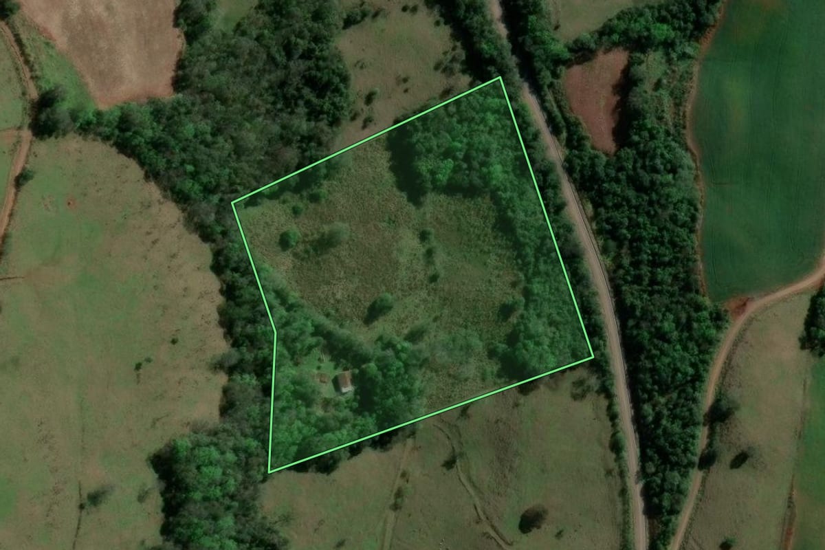 Imagem de satélite do imóvel rural em Aratiba (RS), com o contorno declarado no CAR desenhado por cima.