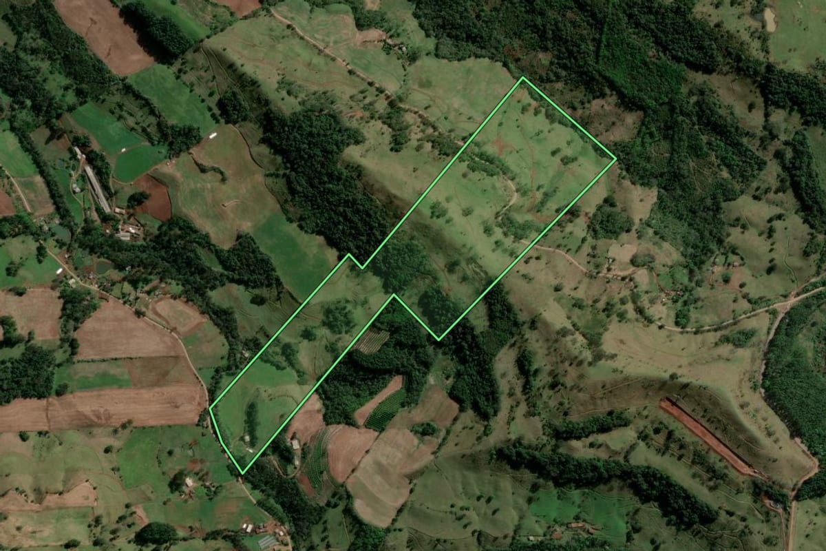 Imagem de satélite do imóvel rural em Aratiba (RS), com o contorno declarado no CAR desenhado por cima.
