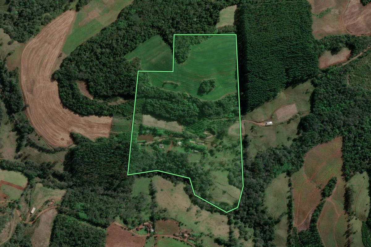 Imagem de satélite do imóvel rural em Aratiba (RS), com o contorno declarado no CAR desenhado por cima.