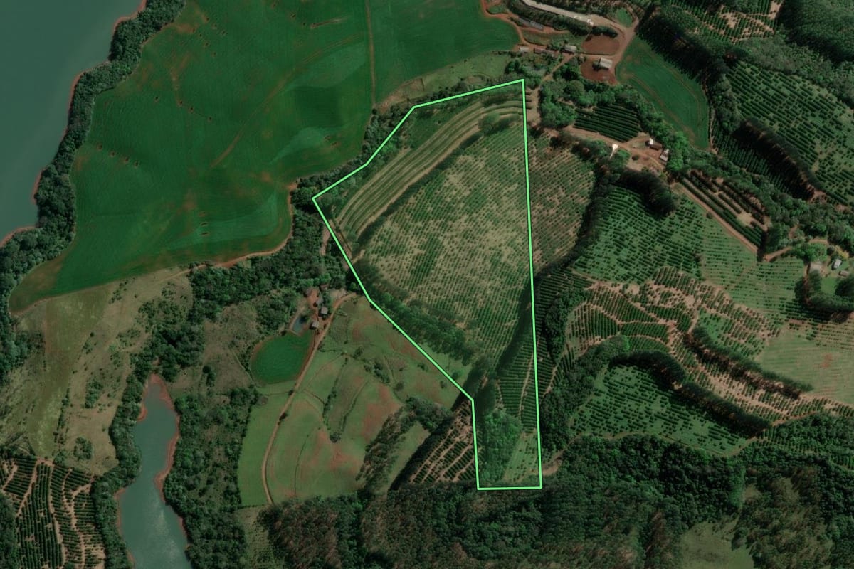 Imagem de satélite do imóvel rural em Aratiba (RS), com o contorno declarado no CAR desenhado por cima.