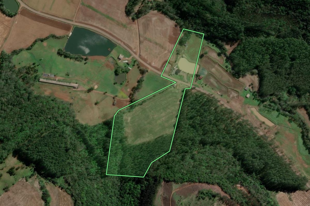 Imagem de satélite do imóvel rural em Aratiba (RS), com o contorno declarado no CAR desenhado por cima.
