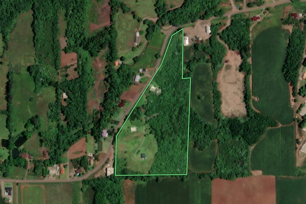 Imagem de satélite do imóvel rural em Arroio do Meio (RS), com o contorno declarado no CAR desenhado por cima.