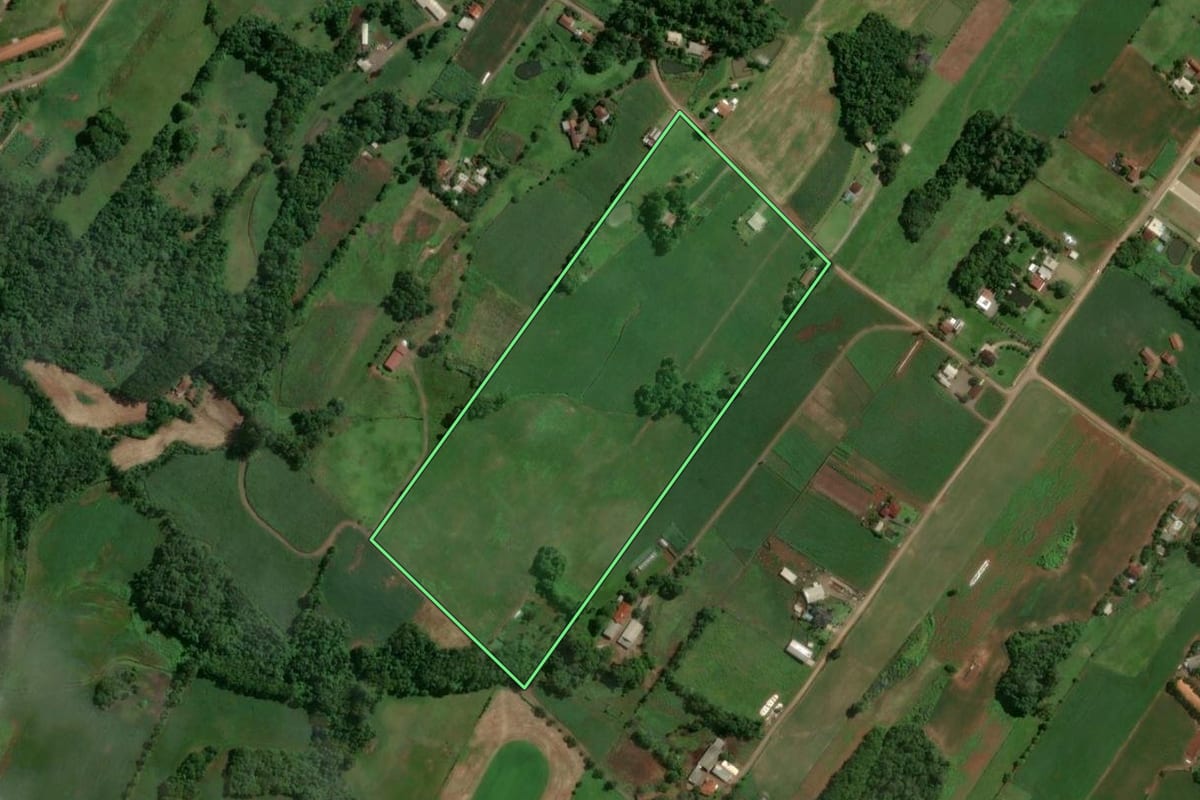 Imagem de satélite do imóvel rural em Arroio do Meio (RS), com o contorno declarado no CAR desenhado por cima.
